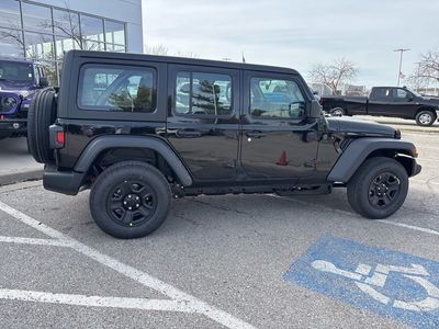2026 Jeep Wrangler - Photo 34