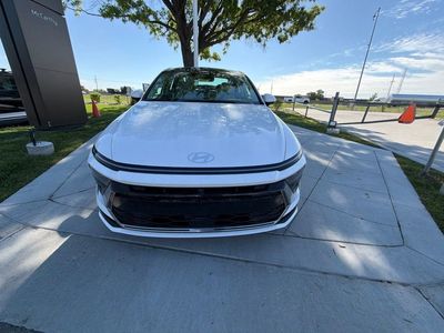 2026 Hyundai Sonata Hybrid — photo 8 view
