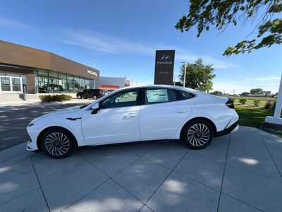 2026 Hyundai Sonata Hybrid — side profile view