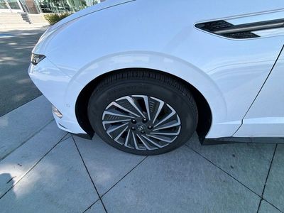 2026 Hyundai Sonata Hybrid — photo 9 view