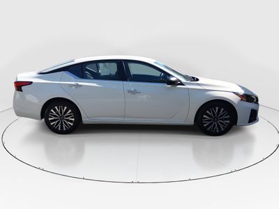 2025 Nissan Altima - Photo 8