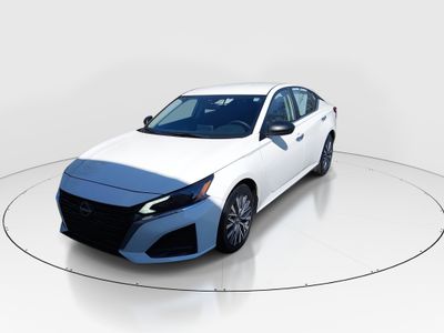 2025 Nissan Altima - Photo 3