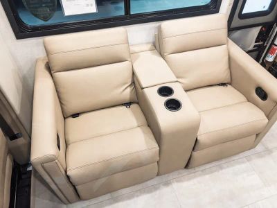 2027 Thor Motor Coach CHATEAU — photo 10 view