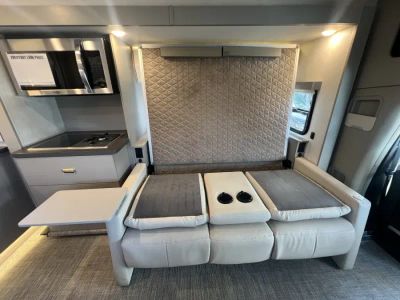 2025 Winnebago NAVION — photo 13 view