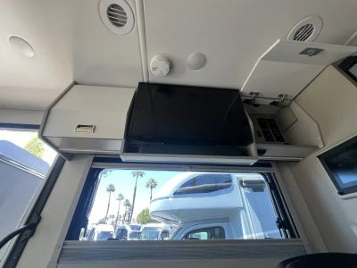 2025 Winnebago NAVION — photo 11 view