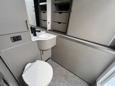 2025 Winnebago NAVION — photo 16 view