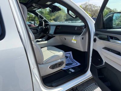 2026 Jeep Grand Wagoneer — photo 33 view