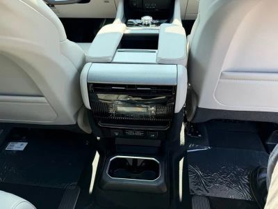 2026 Jeep Grand Wagoneer — photo 37 view