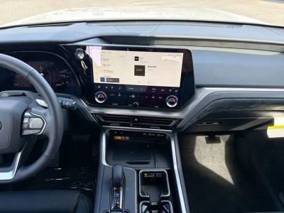 2026 Lexus TX — photo 20 view