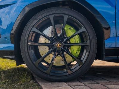 2022 Lamborghini Urus — photo 14 view