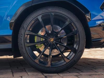 2022 Lamborghini Urus — photo 15 view