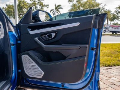2022 Lamborghini Urus — photo 30 view