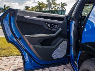 2022 Lamborghini Urus — photo 33 view