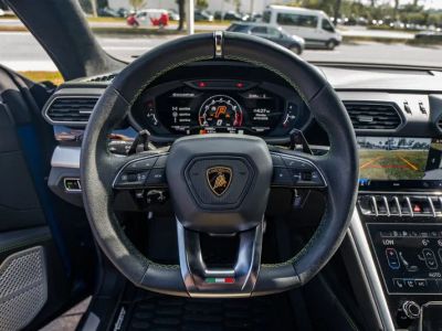 2022 Lamborghini Urus — photo 21 view