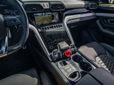 2022 Lamborghini Urus — photo 25 view