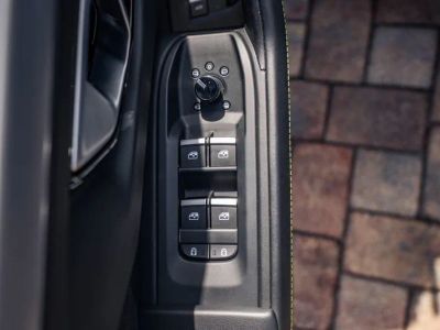 2022 Lamborghini Urus — photo 17 view