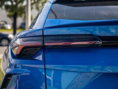 2022 Lamborghini Urus — photo 11 view