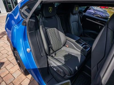 2022 Lamborghini Urus — photo 37 view