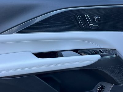 2024 Cadillac LYRIQ - Photo 12
