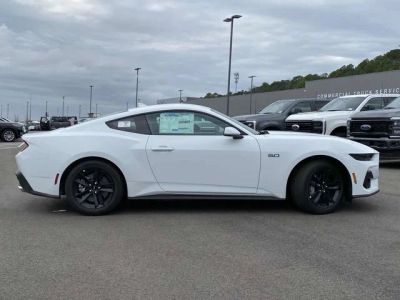 2026 Ford Mustang - Photo 2