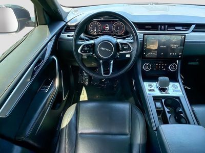 2025 Jaguar F-PACE - Photo 17