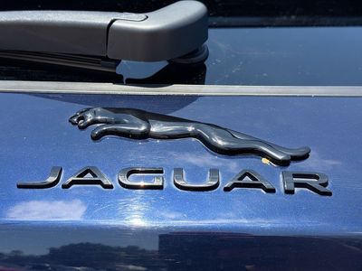 2025 Jaguar F-PACE - Photo 11