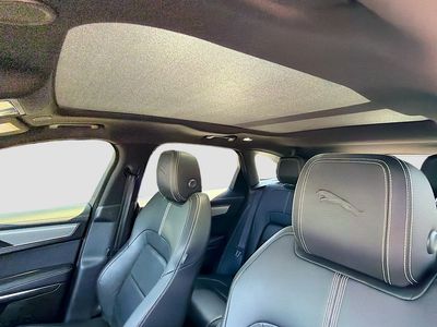 2025 Jaguar F-PACE - Photo 27