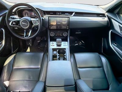 2025 Jaguar F-PACE - Photo 16