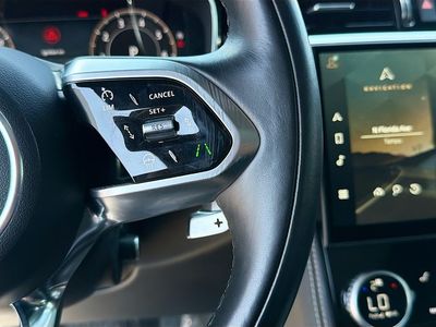 2025 Jaguar F-PACE - Photo 38