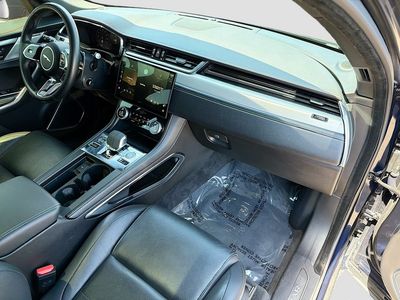 2025 Jaguar F-PACE - Photo 14