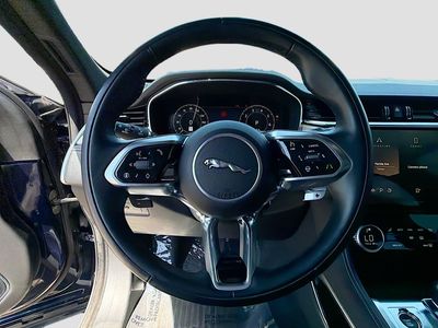 2025 Jaguar F-PACE - Photo 39