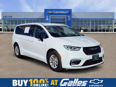 2025 Chrysler Pacifica Select in White — front three-quarter view