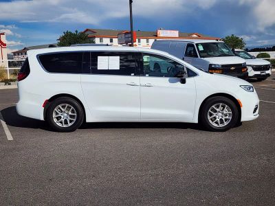2025 Chrysler Pacifica — side profile view