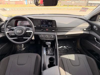 2025 Hyundai Elantra - Photo 28
