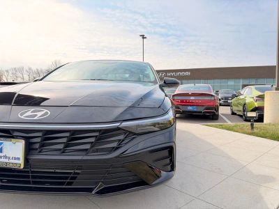 2025 Hyundai Elantra - Photo 9