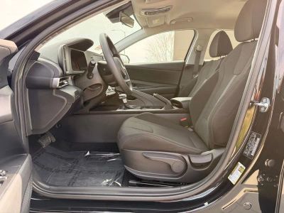 2025 Hyundai Elantra - Photo 26