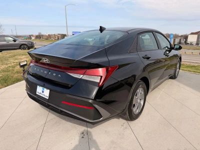2025 Hyundai Elantra - Photo 5