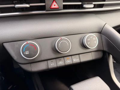2025 Hyundai Elantra - Photo 20