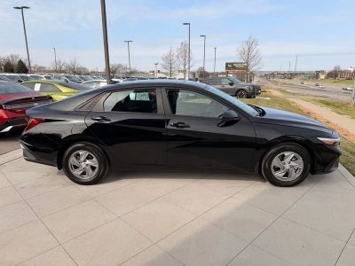 2025 Hyundai Elantra - Photo 6