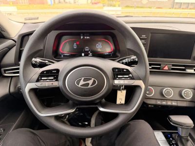 2025 Hyundai Elantra - Photo 13