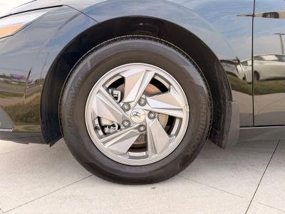 2025 Hyundai Elantra - Photo 10