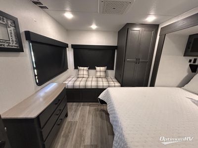 2025 Venture RV SportTrek - Photo 14