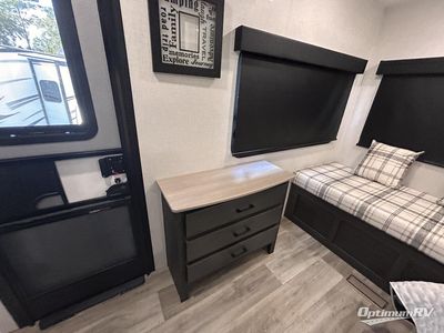 2025 Venture RV SportTrek - Photo 17