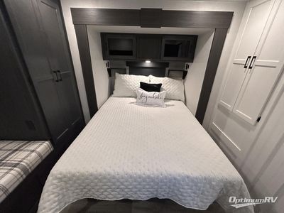2025 Venture RV SportTrek - Photo 15