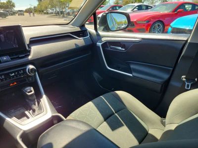 2023 Toyota RAV4 — photo 14 view