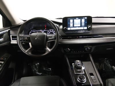 2024 Mitsubishi Outlander - Photo 12