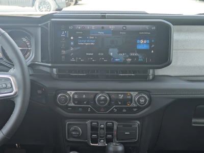 2025 Jeep Wrangler — photo 18 view