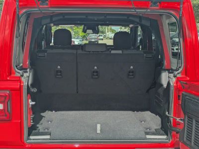 2025 Jeep Wrangler — photo 13 view