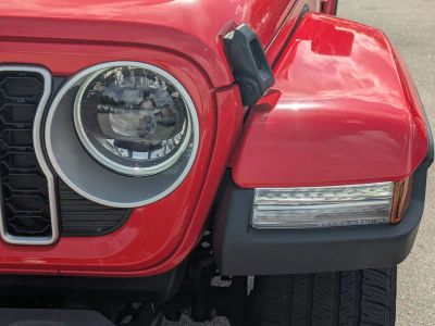 2025 Jeep Wrangler — photo 10 view
