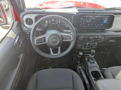 2025 Jeep Wrangler — photo 16 view